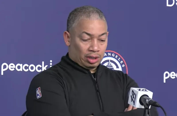 kaiyun sports-胜湖人！泰伦卢采访沮丧不满判罚，多人爆赞祖巴茨，小卡主动担责|快船|泰伦-卢|洛杉矶湖人队|洛杉矶快船队|伊维察-祖巴茨_新浪新闻